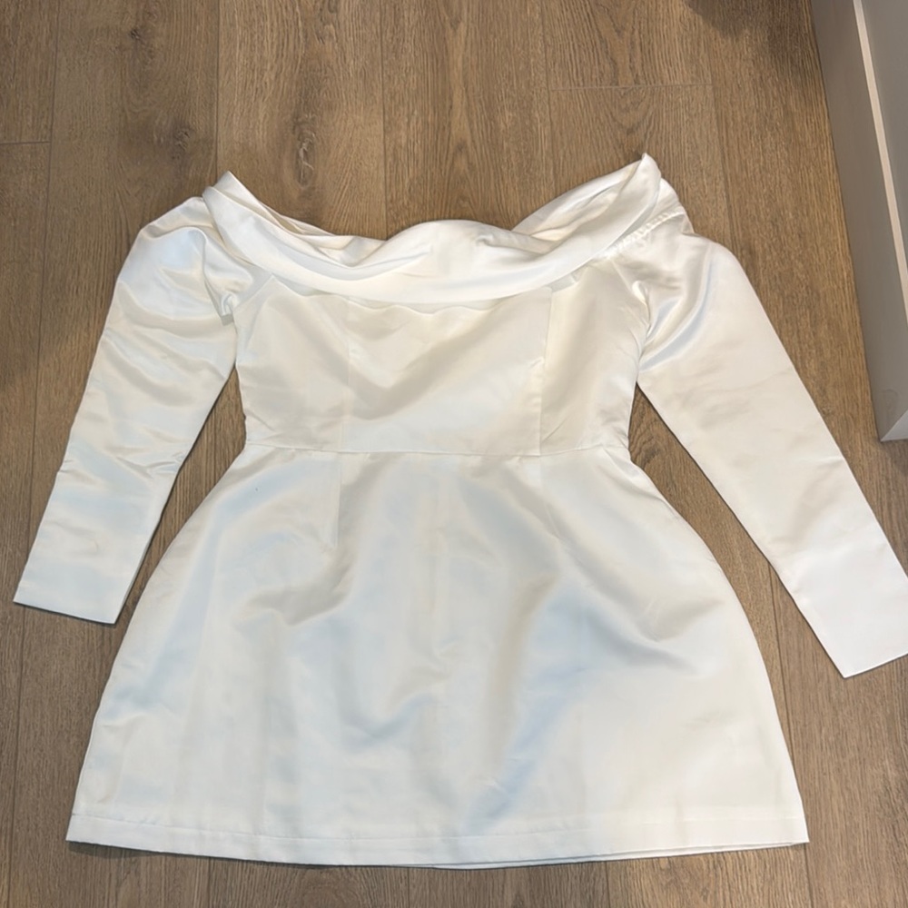 Elegant White Off-Shoulder Mini Dress